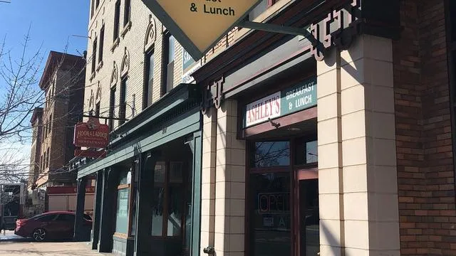 Ashley's Restaurant