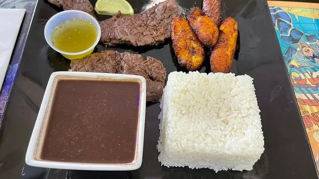 Morenas Latin Bar & Grill